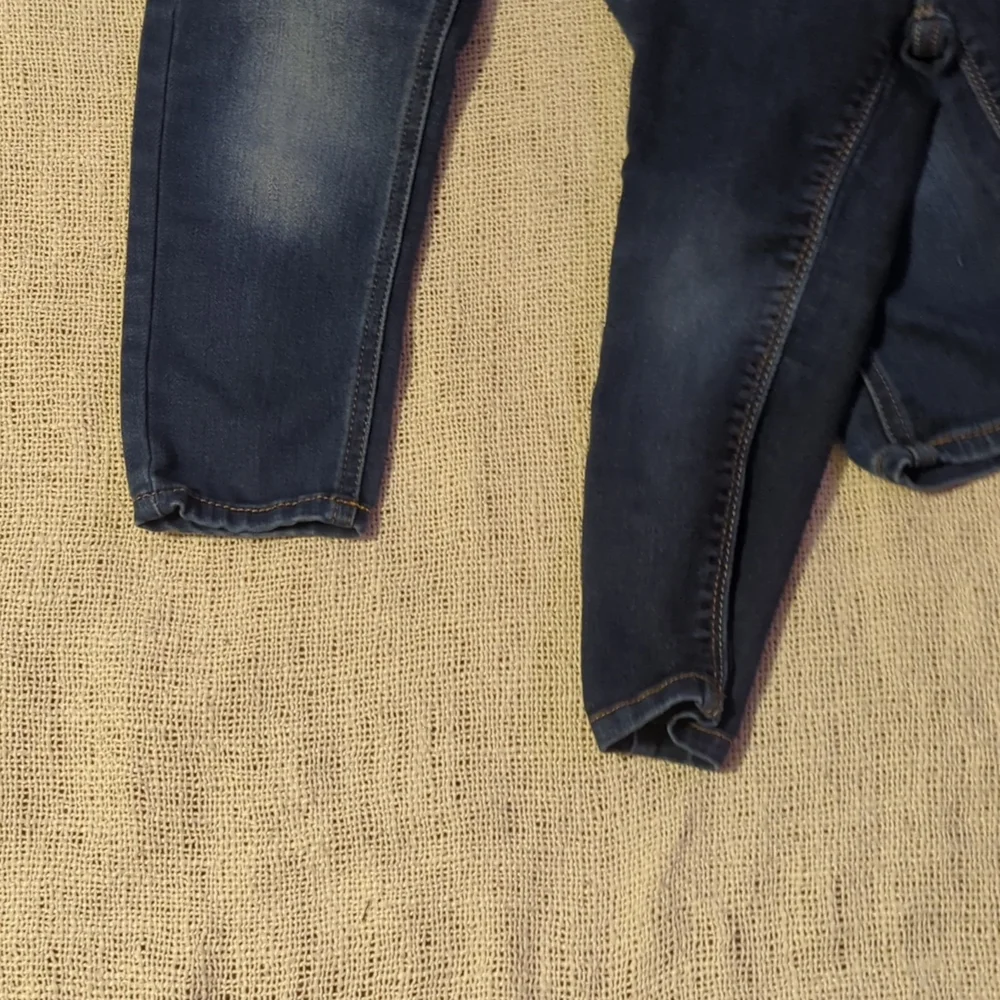Pair of 3T Girl Jeans - Picture 3 of 8